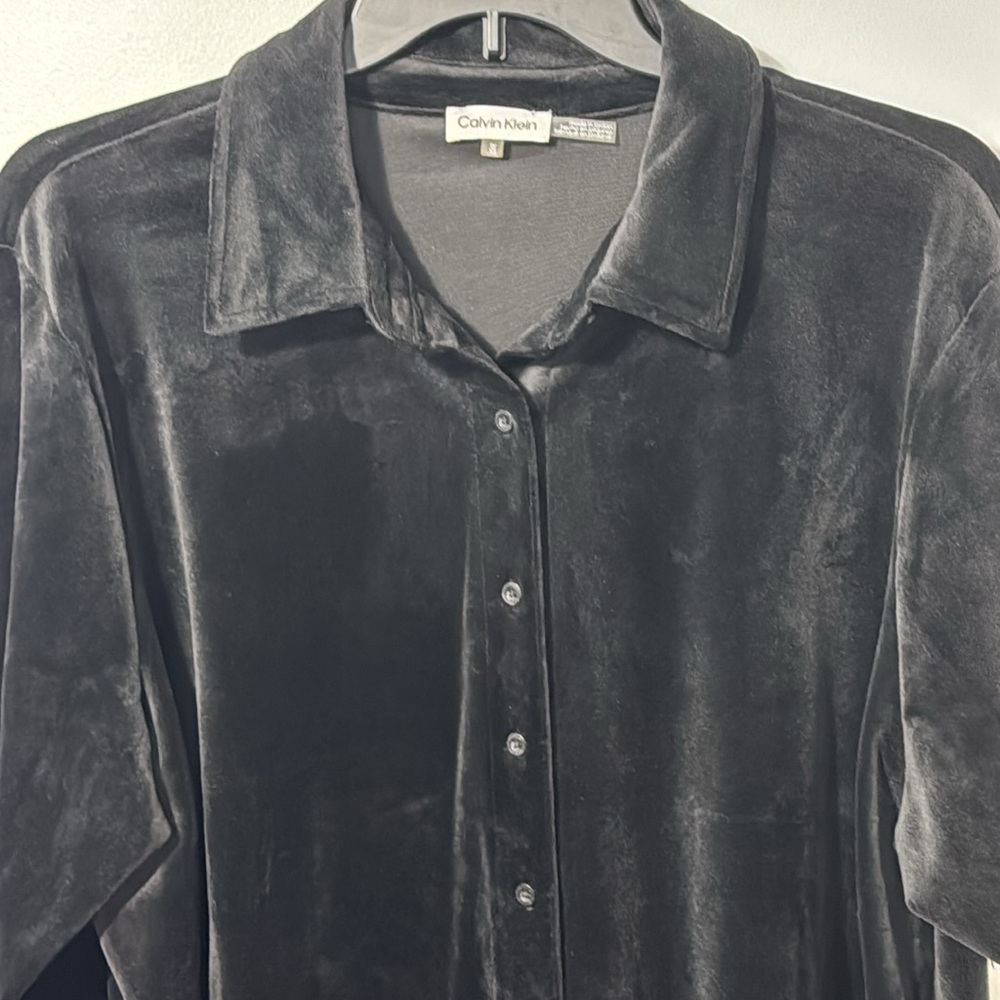 Calvin Klein Black Velour Button Front Shirts in Size 1X & 2x - Picture 3 of 12